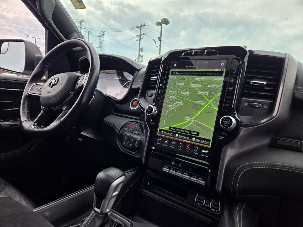 値下げ！自在な滑りにエラン・ＴＲＸエアーツイスト１６８ｃｍ（画像右）が特価放出！ 値下げ！自在な滑りにエラン・TRXエアーツイスト168cm（画像右