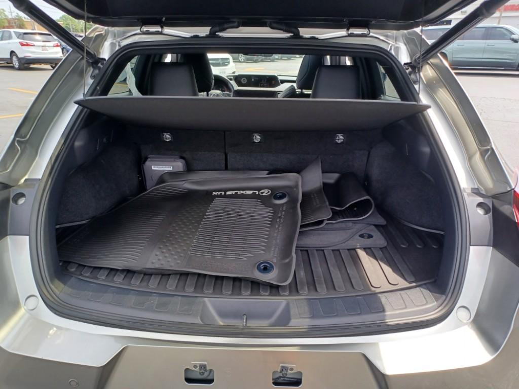 Trunk Ledge | Lexus UX 250h LUXURY 2022 Trunk Ledge | Lexus UX 250h LUXURY 2022