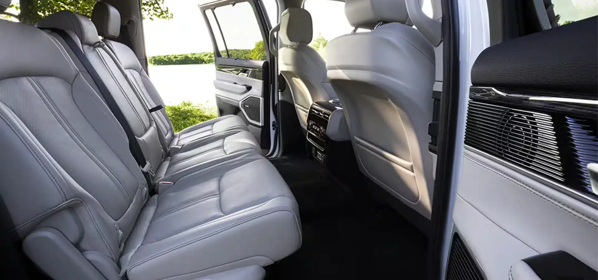 2025 Jeep Wagoneer Interior Comfort