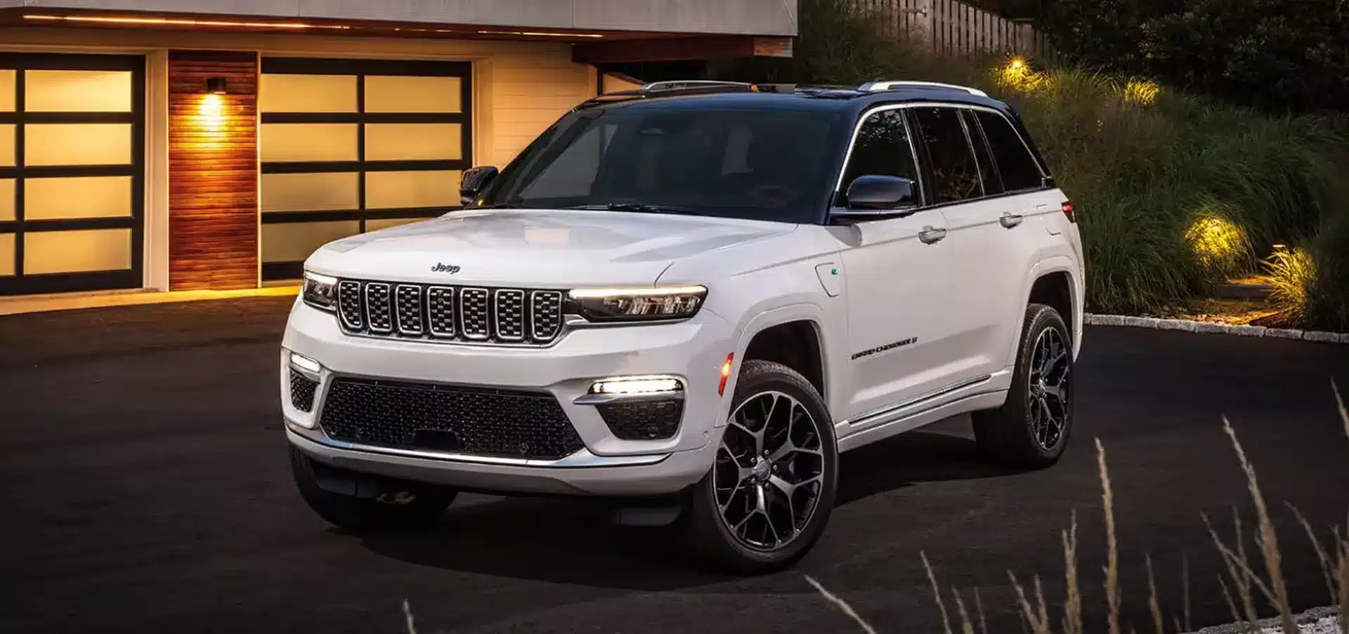 2025 Jeep Grand Cherokee L Front View
