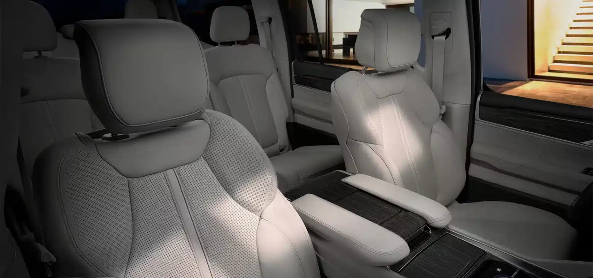 2025 Jeep Wagoneer Interior Amenities