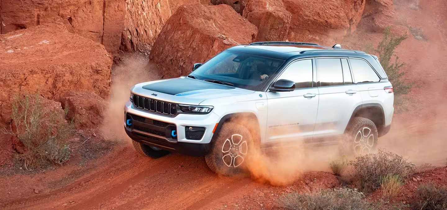 2025 Jeep Grand Cherokee Off-Roading